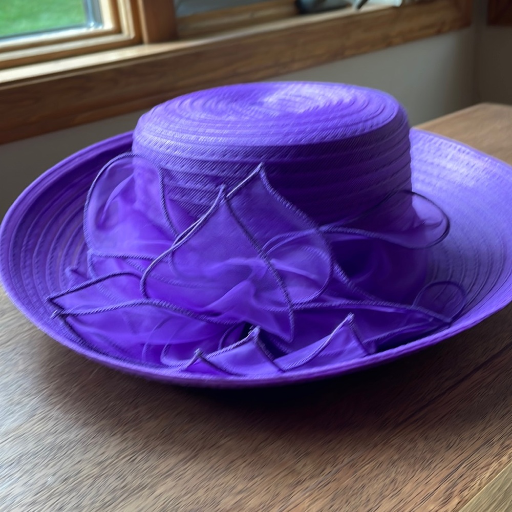 Purple bucket hat with bow adjustable string.